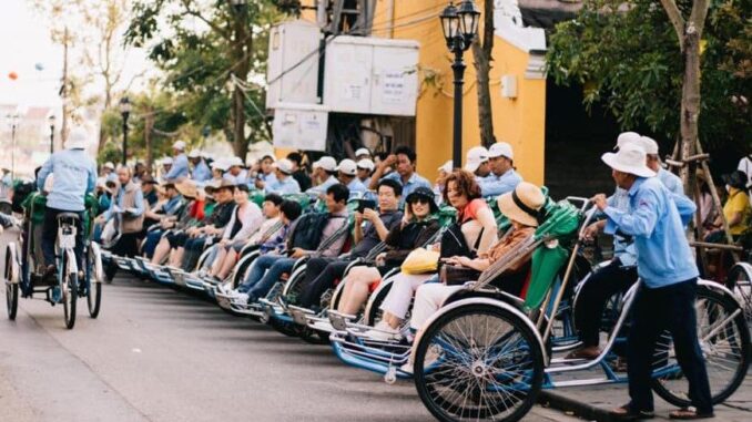 Xích lô, ghe bơi ở Hội An giá trăm triệu nhưng không dễ mua