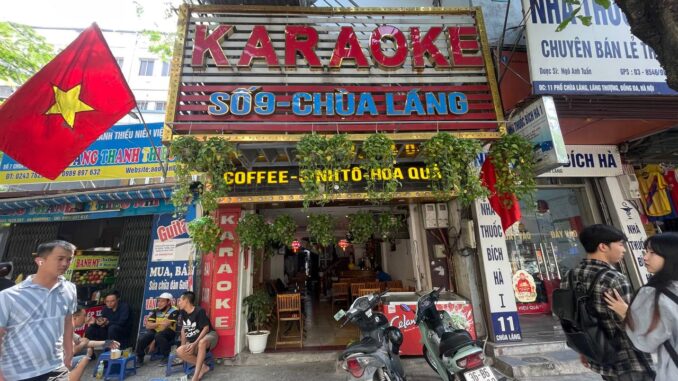 Bên trong quán karaoke ‘dị’ nhất cả nước: Không nhân viên phục vụ, không thang máy, gọi combo trái cây sẽ thấy bất ngờ!