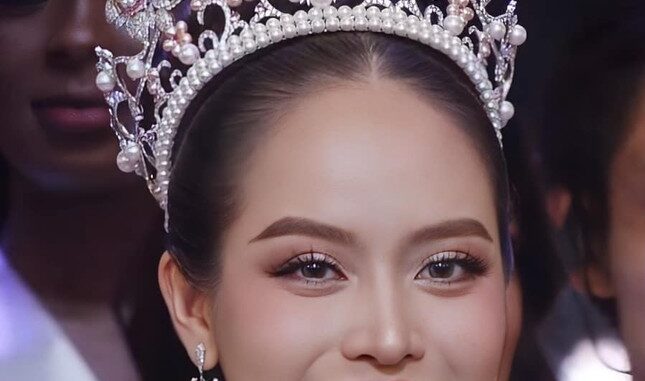 Cô gái Việt Nam 22 tuổi làm nên lịch sử sắc đẹp: Đăng quang Hoa hậu Quốc tế Miss International 2024