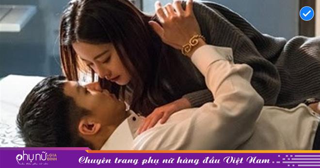 Nghe tiếng rên rỉ của cô giúp việc trong nhà tắm lúc nửa đêm, đến khi thấy chồng quỳ gối cầu xin thì tôi mới vỡ lẽ