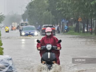 Nhiều tuyến đường ở TP Huế bị ngập nặng do mưa lớn