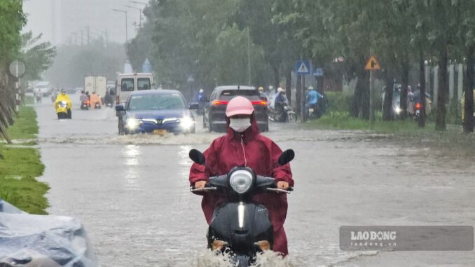 Nhiều tuyến đường ở TP Huế bị ngập nặng do mưa lớn