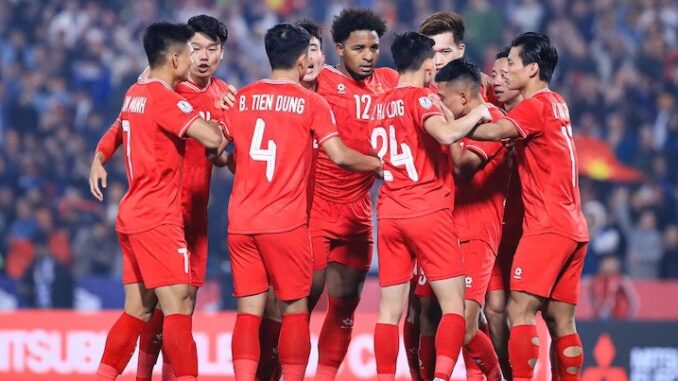 Trực tiếp bóng đá Việt Nam 2-0 Singapore: Xuân Son lập cú đúp