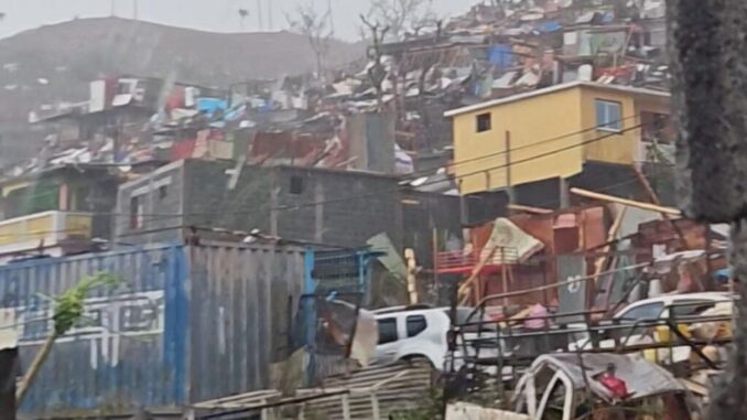 Siêu bão lớn nhất 100 năm đổ bộ, hàng nghìn người có thể đã thiệt mạng trong 1 ngày: “Cảnh tượng như bom nguyên tử vừa rơi xuống”