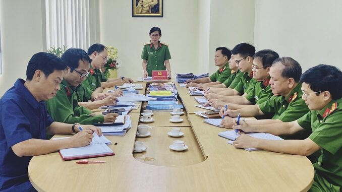 Hai cô gái m:ua b:án ng:ười sang Campuchia lao động khổ saiCác đối tượng quảng cáo “việc nhẹ, lương cao” và nhiều thủ đoạn khác để dụ dỗ, lôi kéo, đưa các nạn nhân bán sang Campuchia, làm việc tại trung tâm lừa đảo.