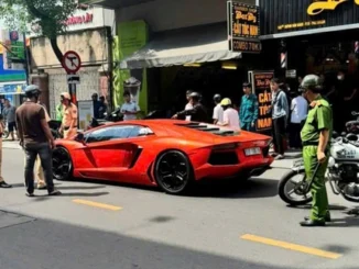 Tài xế lái siêu xe Lamborghini có biểu hiện lạ, đột ngột dừng giữa đường