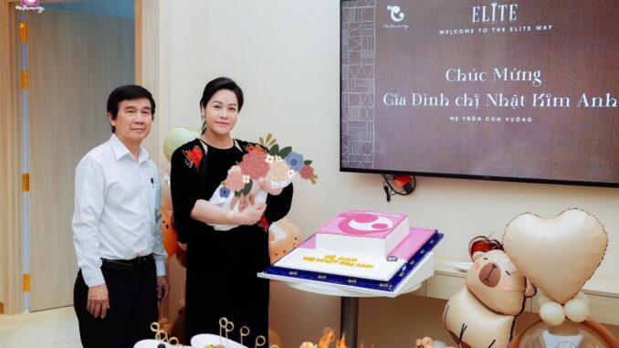 Chính thức: Nhật Kim Anh ôm con công khai danh tính người ấy cực có tiếng không ai trong giới không biết đến, khán giả cả nước chúc mừng