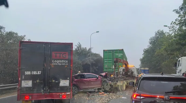 T ai n ạn liên hoàn trên Đại lộ Thăng Long..