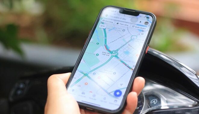 Từ 2025, xem Google Maps khi lái xe bị phạt bao nhiêu?